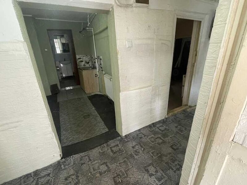 Tei, vanzare casa batraneasca.